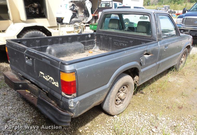 image for item DC5402 1993 Mazda B2200 pickup truck