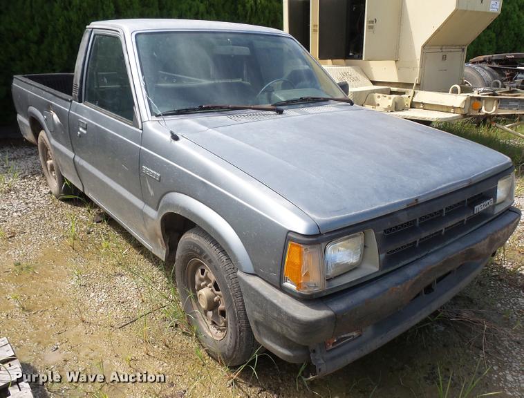 image for item DC5402 1993 Mazda B2200 pickup truck