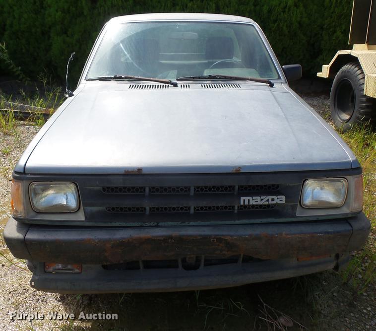 image for item DC5402 1993 Mazda B2200 pickup truck