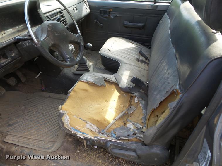 image for item DC5402 1993 Mazda B2200 pickup truck