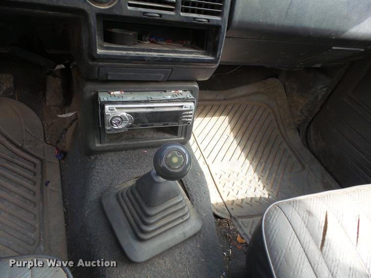 image for item DC5402 1993 Mazda B2200 pickup truck