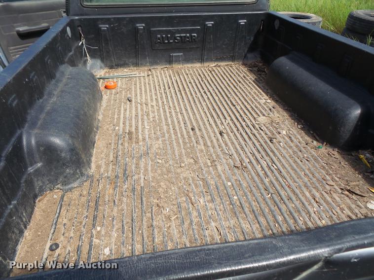 image for item DC5402 1993 Mazda B2200 pickup truck