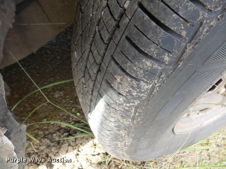 image for item DC5402 1993 Mazda B2200 pickup truck