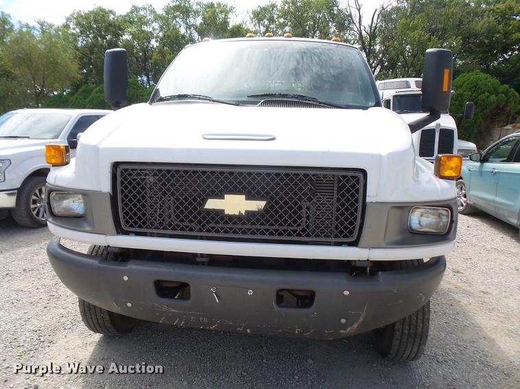 image for item DC5407 2007 Chevrolet C4500 Crew Cab flatbed truck