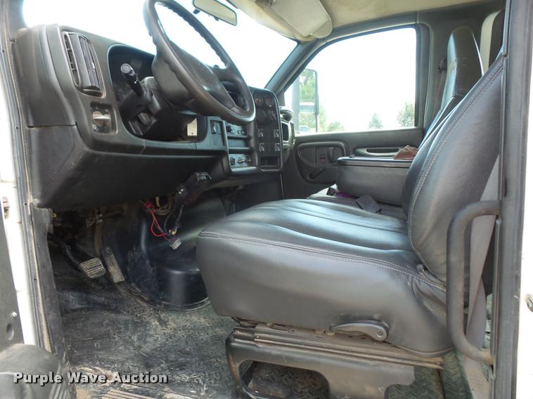 image for item DC5407 2007 Chevrolet C4500 Crew Cab flatbed truck