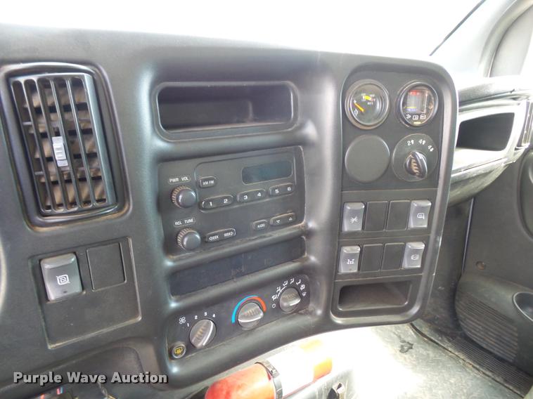 image for item DC5407 2007 Chevrolet C4500 Crew Cab flatbed truck