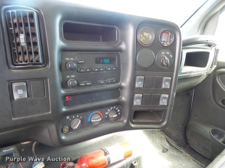 image for item DC5407 2007 Chevrolet C4500 Crew Cab flatbed truck