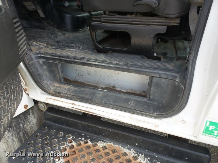 image for item DC5407 2007 Chevrolet C4500 Crew Cab flatbed truck