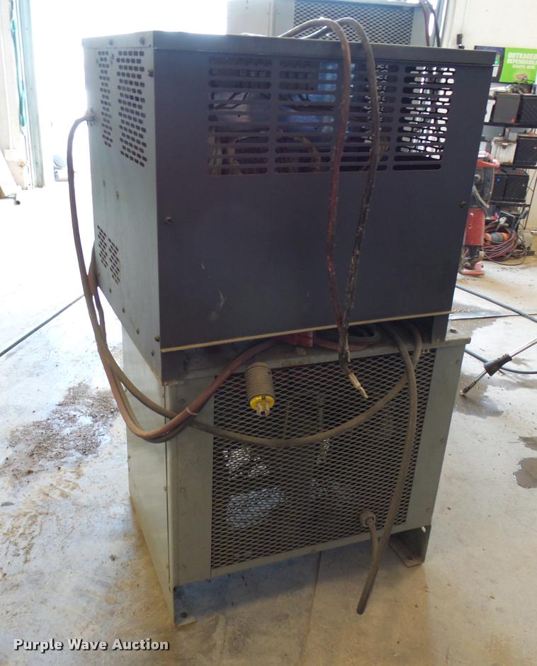 image for item DC6432 (4) battery chargers