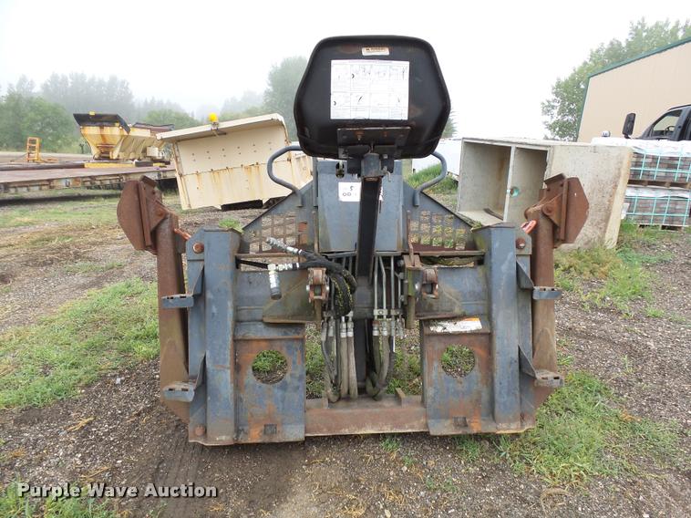 image for item DC6434 Bobcat 8811 backhoe attachment