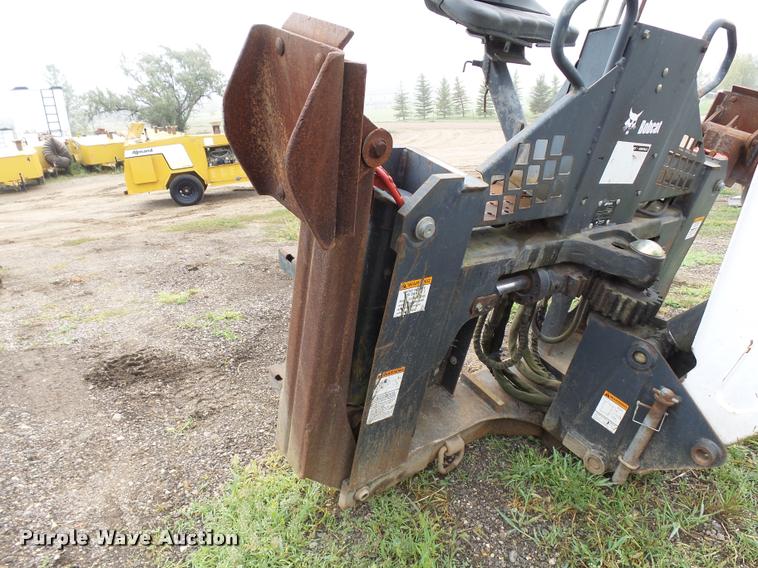image for item DC6434 Bobcat 8811 backhoe attachment