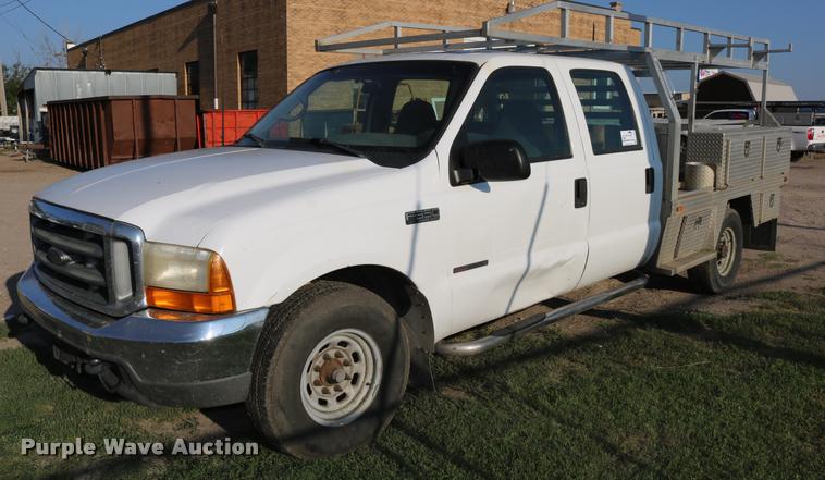 image for item DD0196 1999 Ford F350 Super Duty Crew Cab flatbed pickup truck