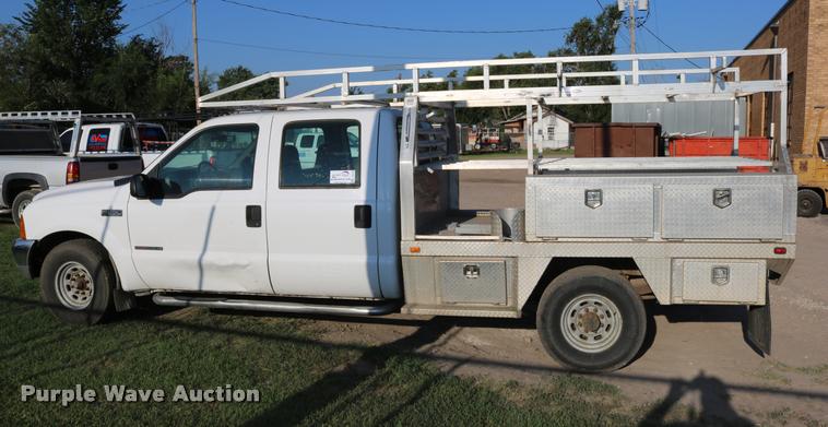 image for item DD0196 1999 Ford F350 Super Duty Crew Cab flatbed pickup truck