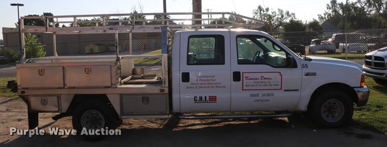 image for item DD0196 1999 Ford F350 Super Duty Crew Cab flatbed pickup truck