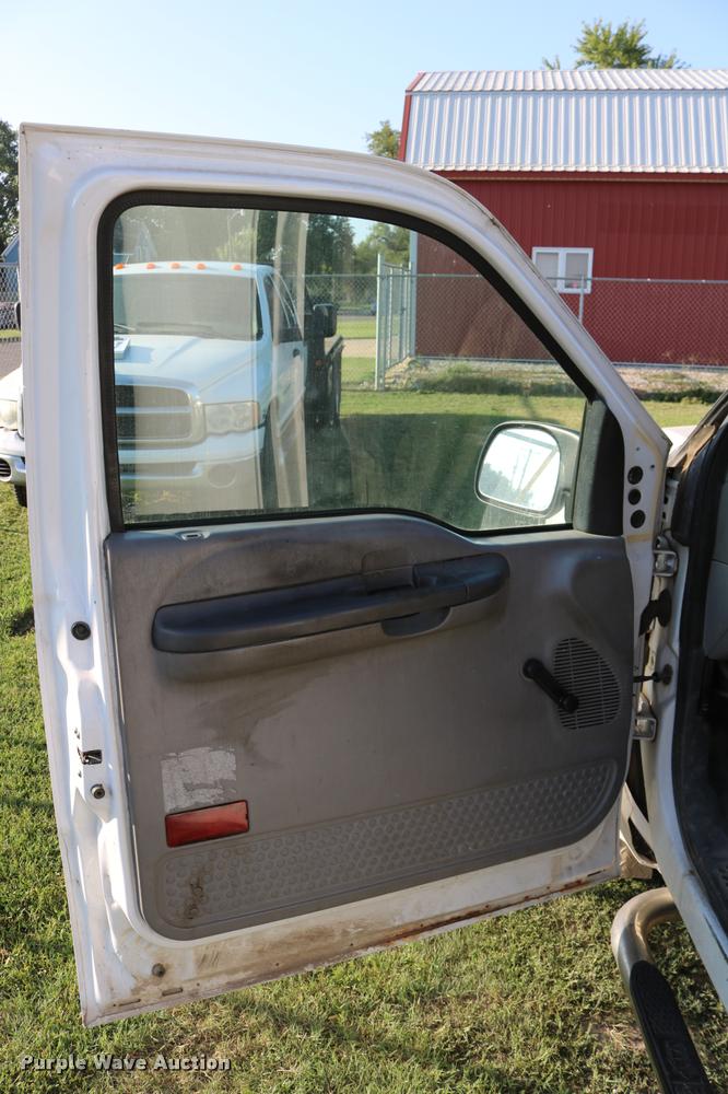 image for item DD0196 1999 Ford F350 Super Duty Crew Cab flatbed pickup truck