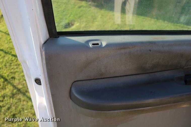 image for item DD0196 1999 Ford F350 Super Duty Crew Cab flatbed pickup truck