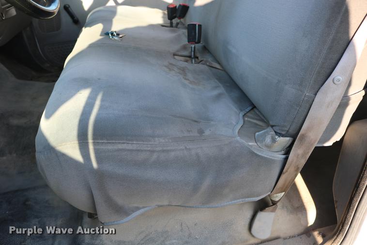 image for item DD0196 1999 Ford F350 Super Duty Crew Cab flatbed pickup truck