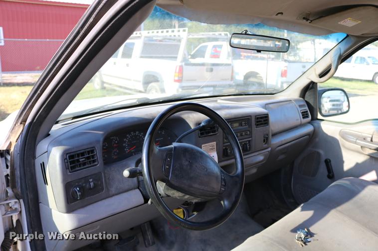 image for item DD0196 1999 Ford F350 Super Duty Crew Cab flatbed pickup truck