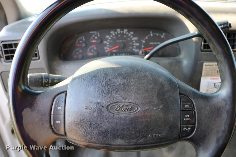 image for item DD0196 1999 Ford F350 Super Duty Crew Cab flatbed pickup truck