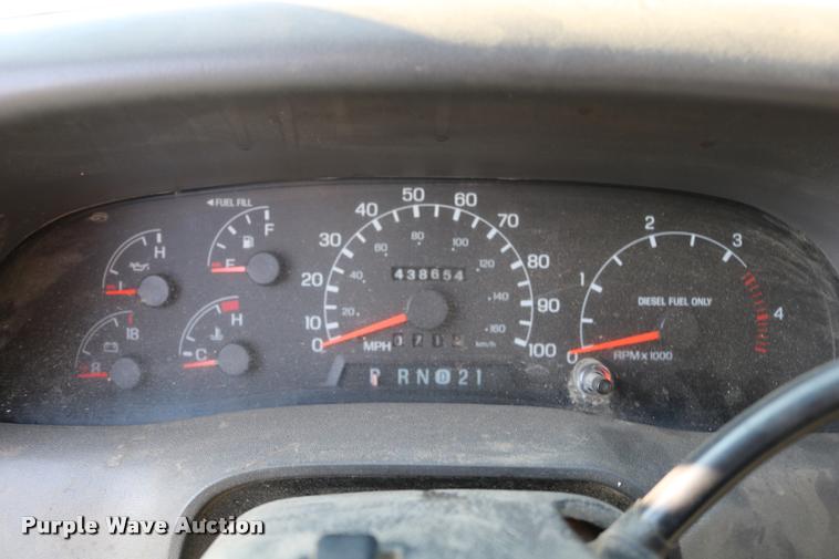 image for item DD0196 1999 Ford F350 Super Duty Crew Cab flatbed pickup truck