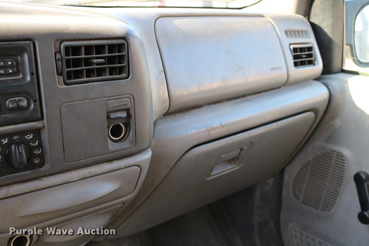 image for item DD0196 1999 Ford F350 Super Duty Crew Cab flatbed pickup truck