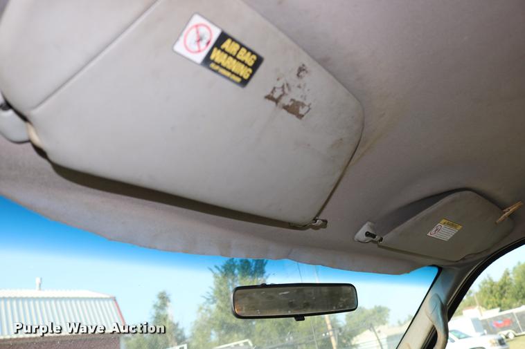 image for item DD0196 1999 Ford F350 Super Duty Crew Cab flatbed pickup truck