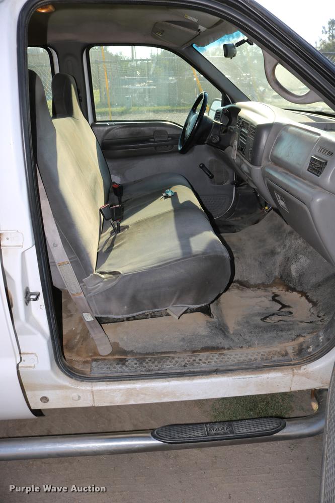 image for item DD0196 1999 Ford F350 Super Duty Crew Cab flatbed pickup truck