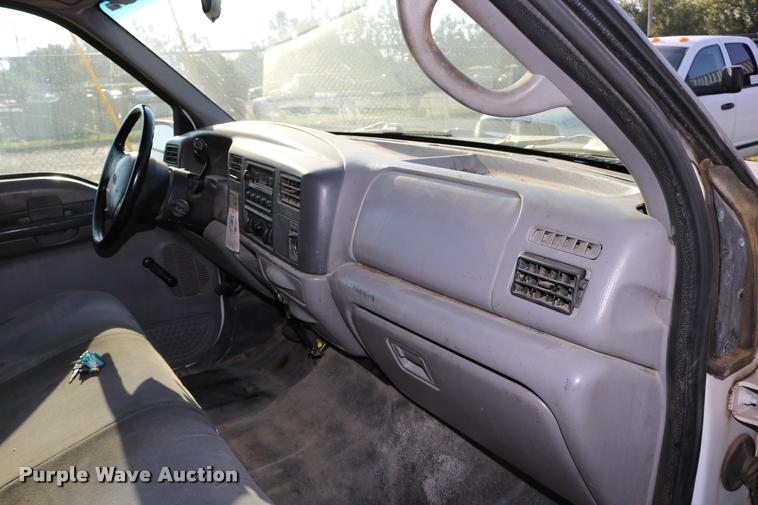 image for item DD0196 1999 Ford F350 Super Duty Crew Cab flatbed pickup truck