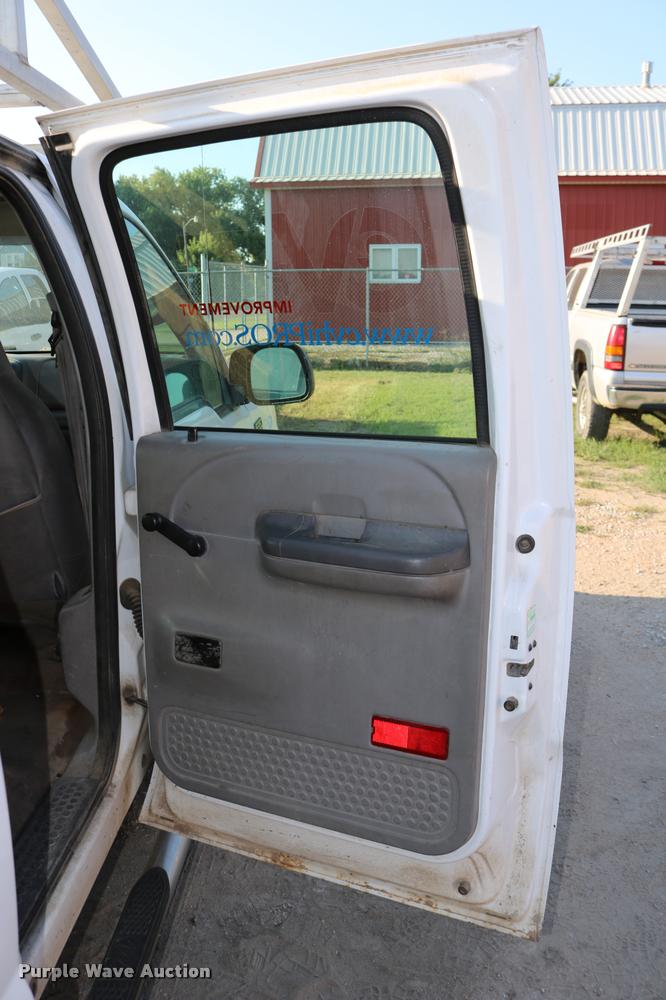 image for item DD0196 1999 Ford F350 Super Duty Crew Cab flatbed pickup truck