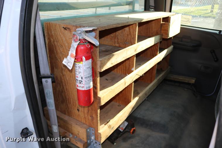 image for item DD0196 1999 Ford F350 Super Duty Crew Cab flatbed pickup truck