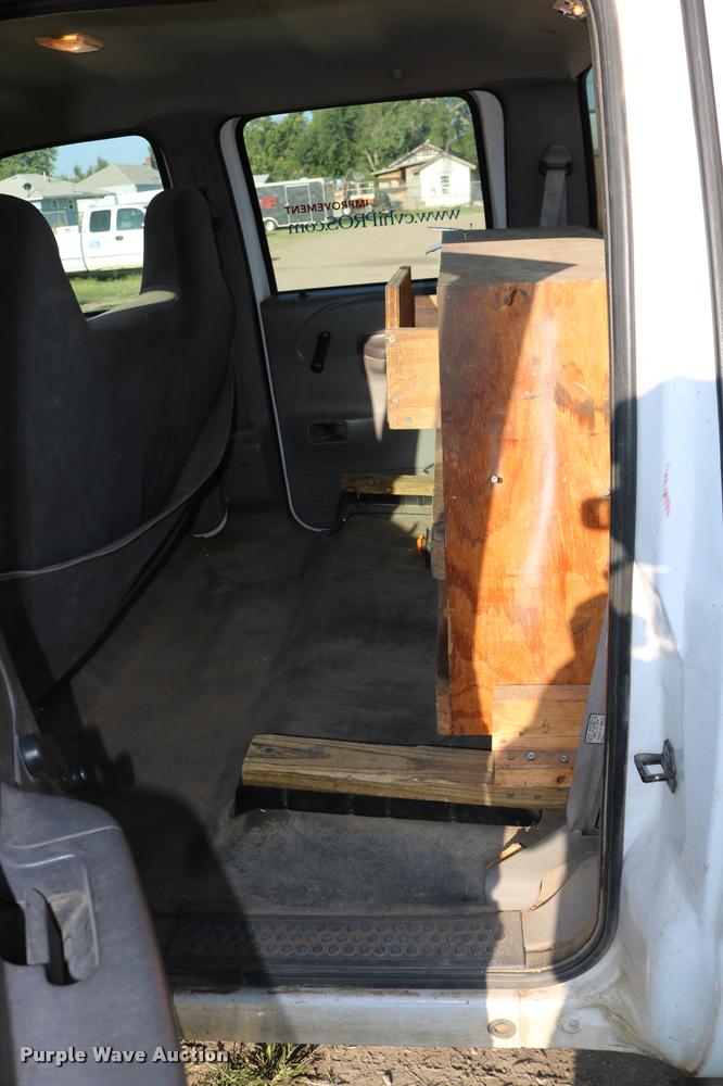 image for item DD0196 1999 Ford F350 Super Duty Crew Cab flatbed pickup truck