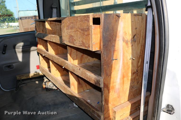 image for item DD0196 1999 Ford F350 Super Duty Crew Cab flatbed pickup truck