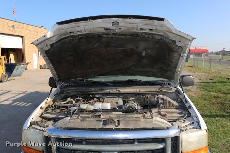 image for item DD0196 1999 Ford F350 Super Duty Crew Cab flatbed pickup truck