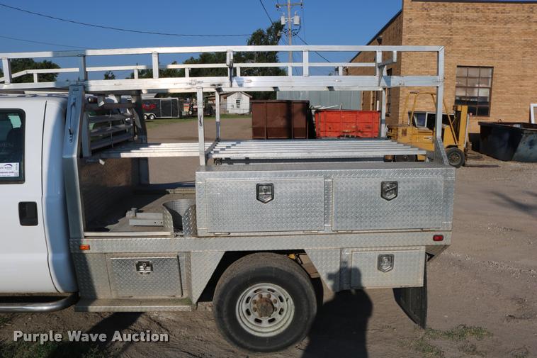 image for item DD0196 1999 Ford F350 Super Duty Crew Cab flatbed pickup truck