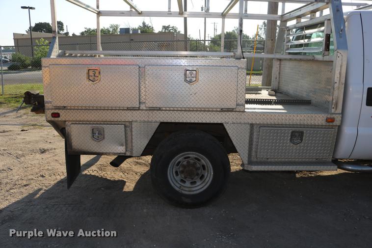 image for item DD0196 1999 Ford F350 Super Duty Crew Cab flatbed pickup truck