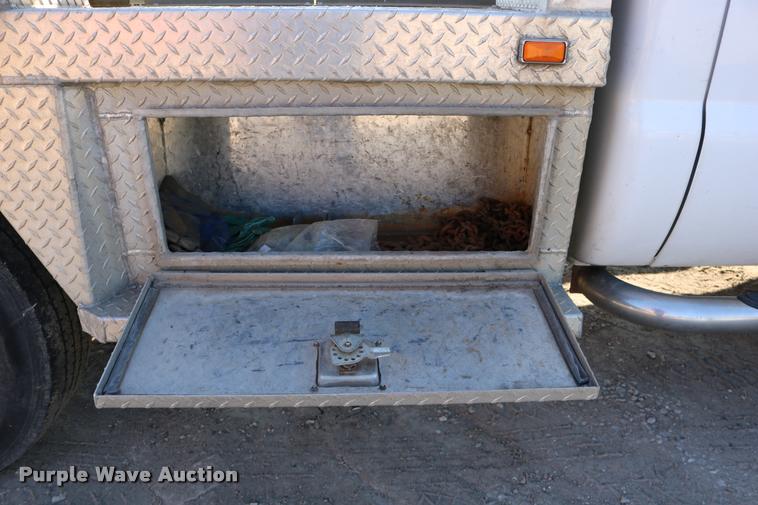 image for item DD0196 1999 Ford F350 Super Duty Crew Cab flatbed pickup truck