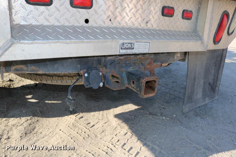 image for item DD0196 1999 Ford F350 Super Duty Crew Cab flatbed pickup truck