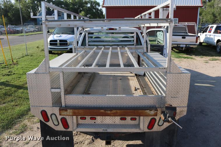 image for item DD0196 1999 Ford F350 Super Duty Crew Cab flatbed pickup truck
