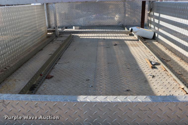 image for item DD0196 1999 Ford F350 Super Duty Crew Cab flatbed pickup truck