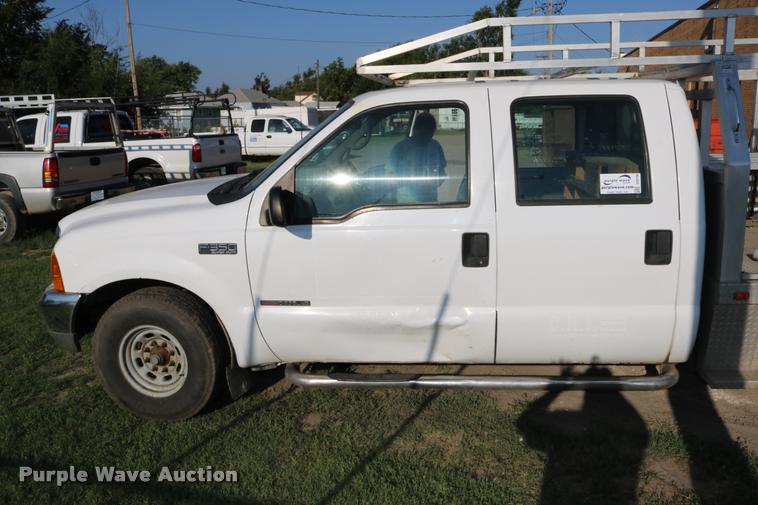 image for item DD0196 1999 Ford F350 Super Duty Crew Cab flatbed pickup truck