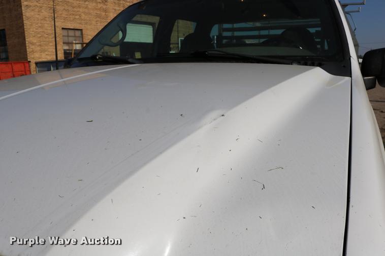 image for item DD0196 1999 Ford F350 Super Duty Crew Cab flatbed pickup truck