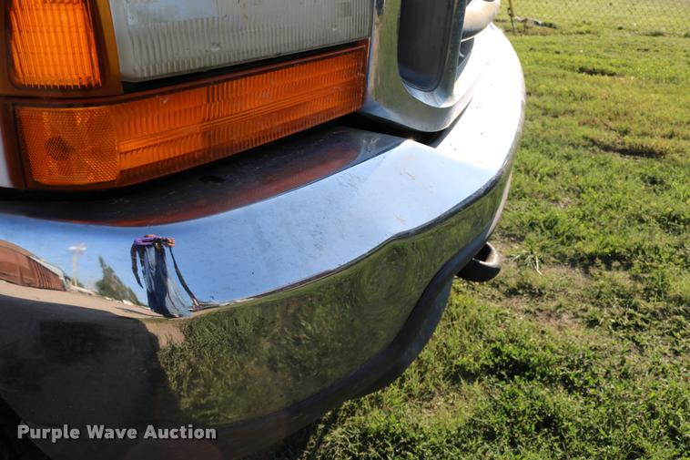 image for item DD0196 1999 Ford F350 Super Duty Crew Cab flatbed pickup truck