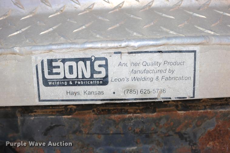 image for item DD0196 1999 Ford F350 Super Duty Crew Cab flatbed pickup truck