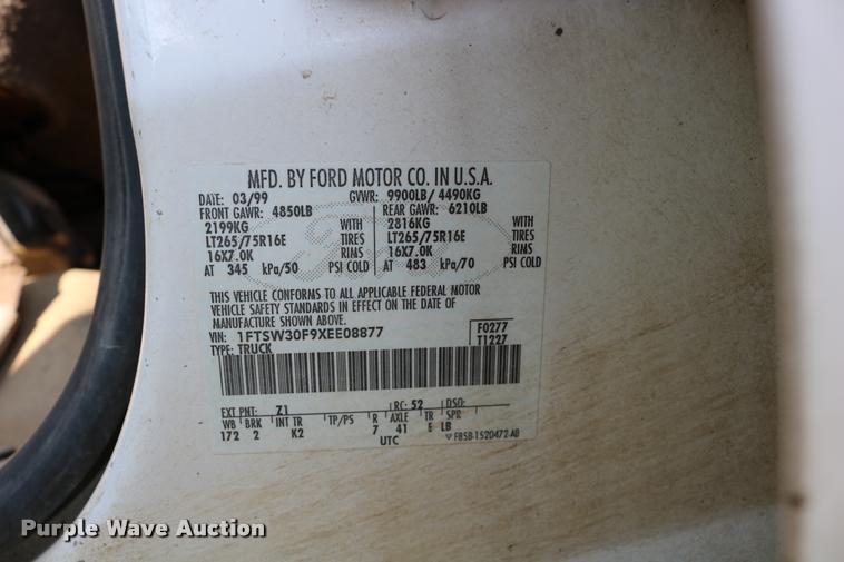 image for item DD0196 1999 Ford F350 Super Duty Crew Cab flatbed pickup truck