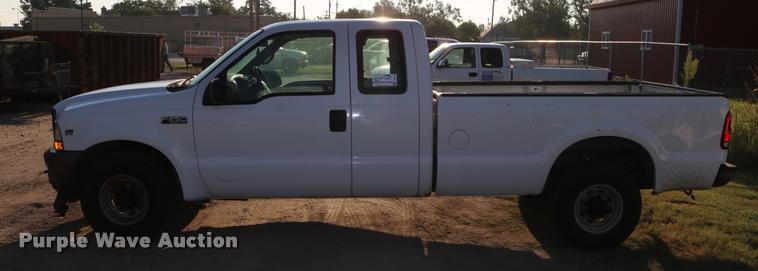 image for item DD0197 2002 Ford F250 Super Duty SuperCab pickup truck