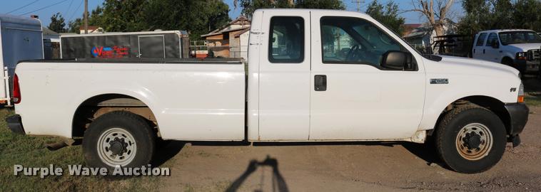 image for item DD0197 2002 Ford F250 Super Duty SuperCab pickup truck