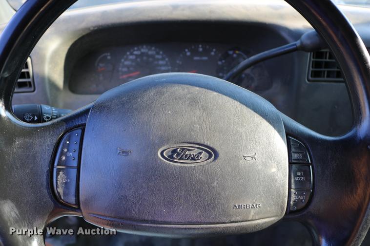 image for item DD0197 2002 Ford F250 Super Duty SuperCab pickup truck