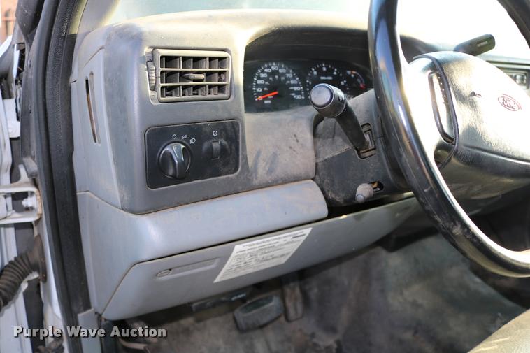 image for item DD0197 2002 Ford F250 Super Duty SuperCab pickup truck