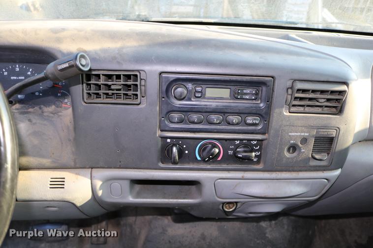 image for item DD0197 2002 Ford F250 Super Duty SuperCab pickup truck