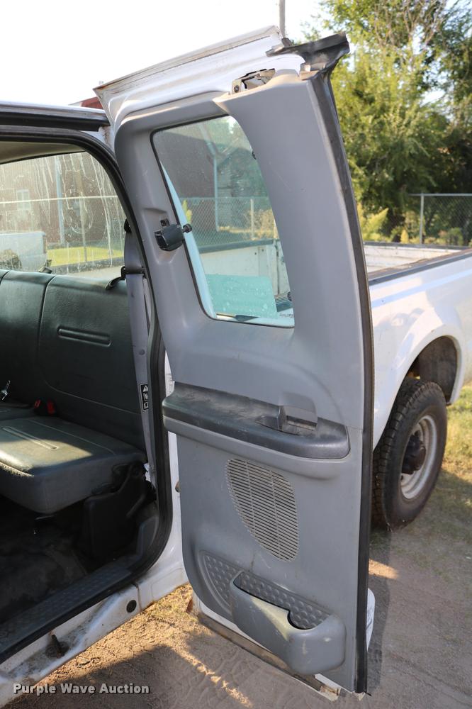 image for item DD0197 2002 Ford F250 Super Duty SuperCab pickup truck